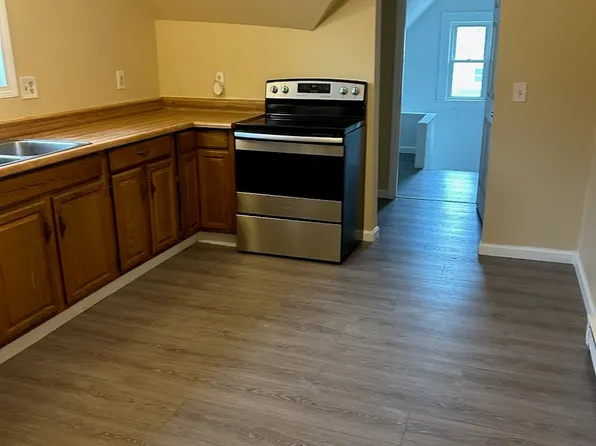 66 Irving St #B, West Springfield, MA 01089