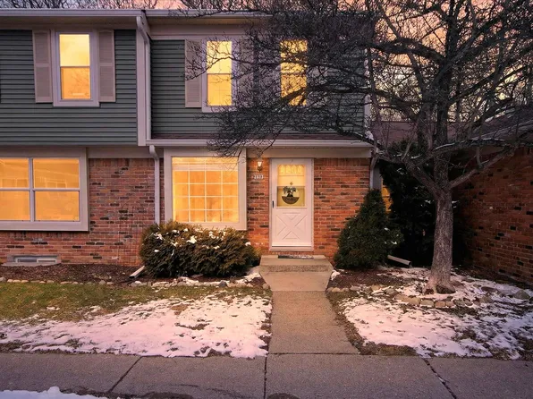 2933 E Whittier Ct, Ann Arbor, MI 48104