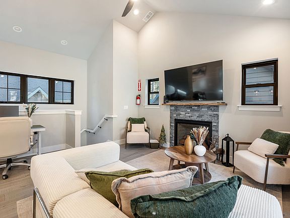 Spacious Living Room with plenty of seating