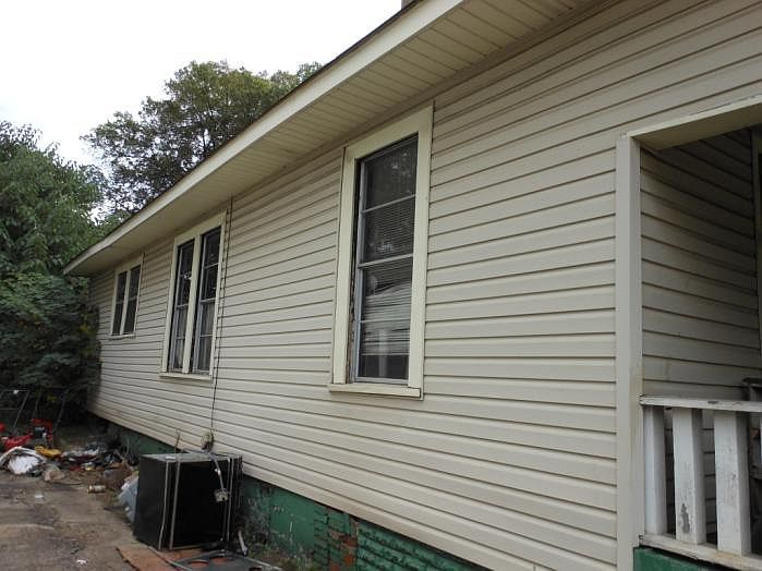 2nd image of 811 39th St N