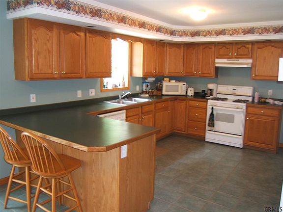 3rd image of 321 S 3rd St