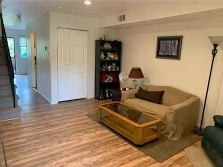 703 Valley Dr — Photo 6