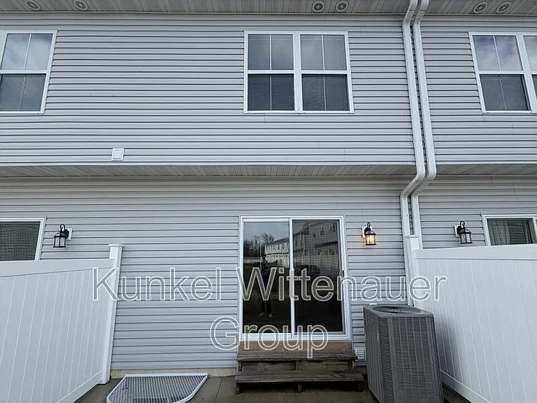8401D Allied Way — Photo 25