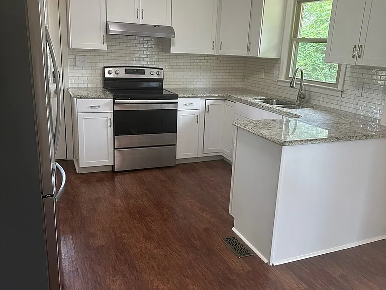 283 Channing Dr — Photo 36
