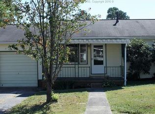31 W Lynn St, Ravenswood, WV 26164