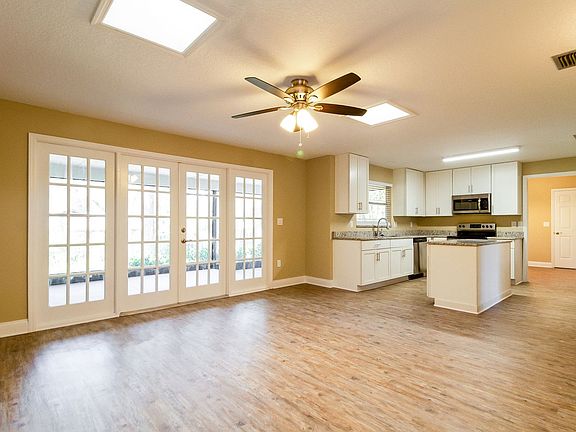 5th image of 103 Valley Dr