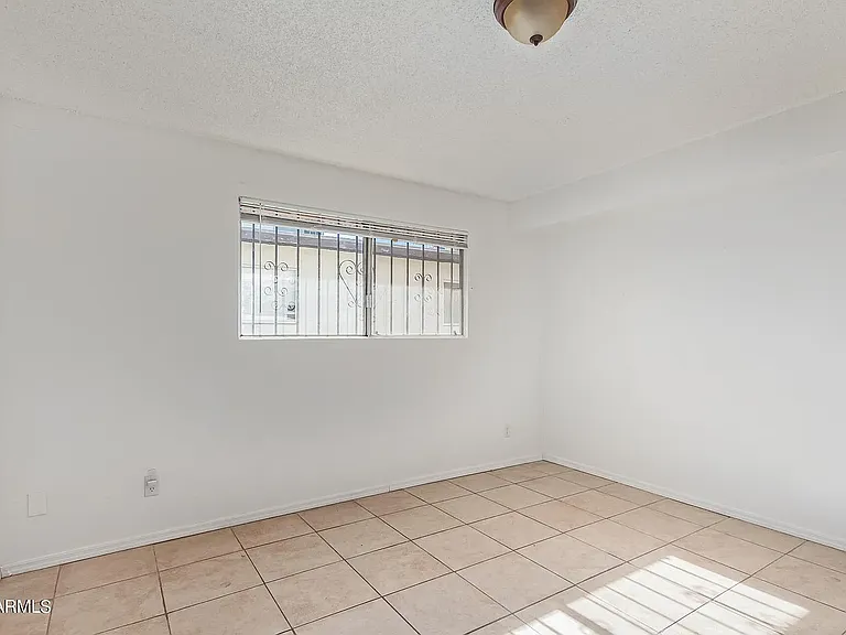2139 S Winstel Ave #4 — Photo 3
