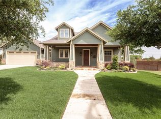 531 Austin St, Grapevine, TX 76051