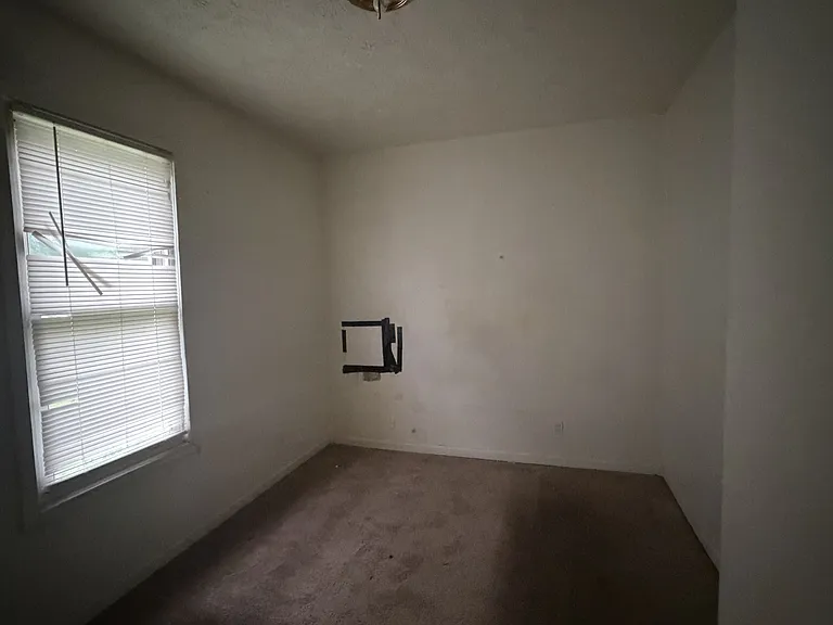 1829 W Butler St — Photo 16