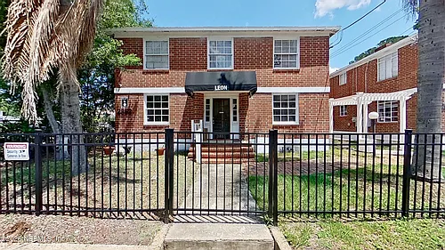 2853 College St Photo 1