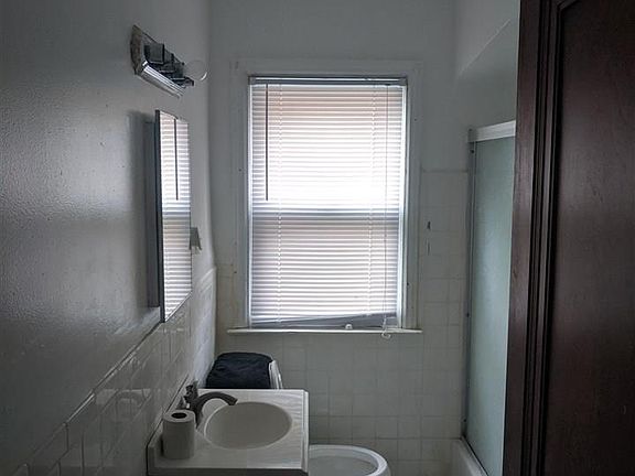 5th image of 6007 Hereford St