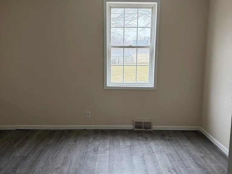 458 S Float Ave — Photo 3