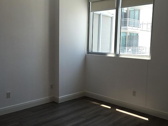 4th image of 690 SW 1st Ct #16251
