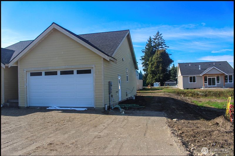 4th image of 813 E 6th
