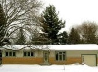 1051 Cliffdale Dr, Haslett, MI 48840