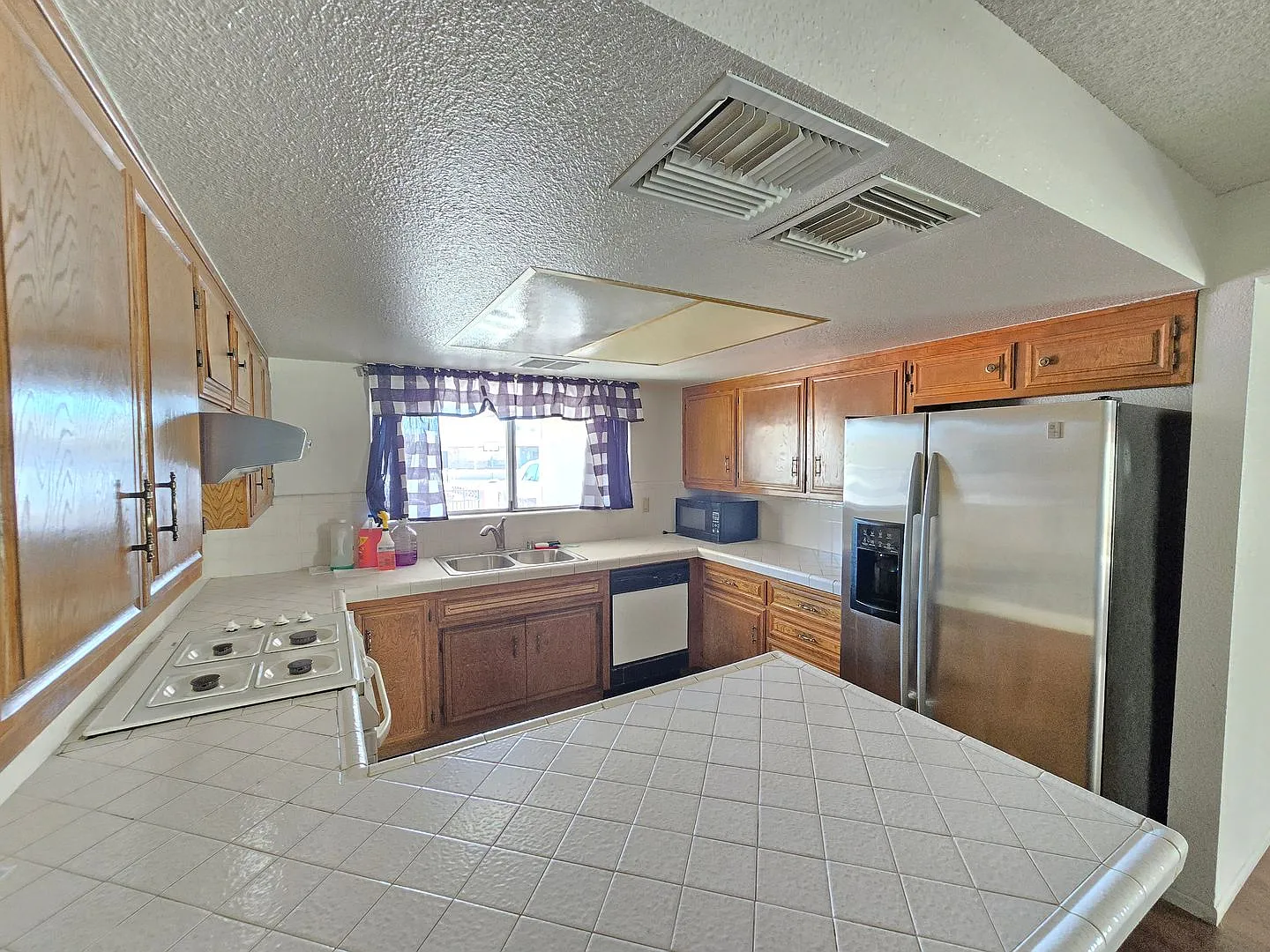 PLACE 440 Cheyenne Cir — Photo 3