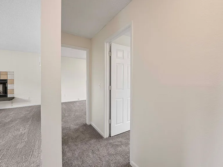 710 Clatsop Ave #710 — Photo 11