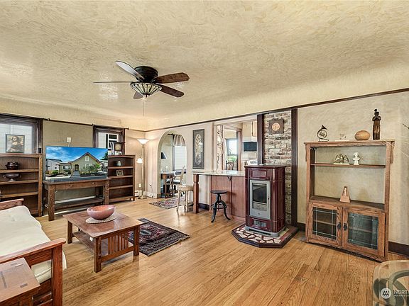 4th image of 6710 Pacific Avenue