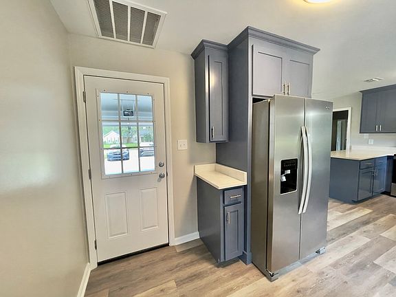 4th image of 3935 Nicole Ln