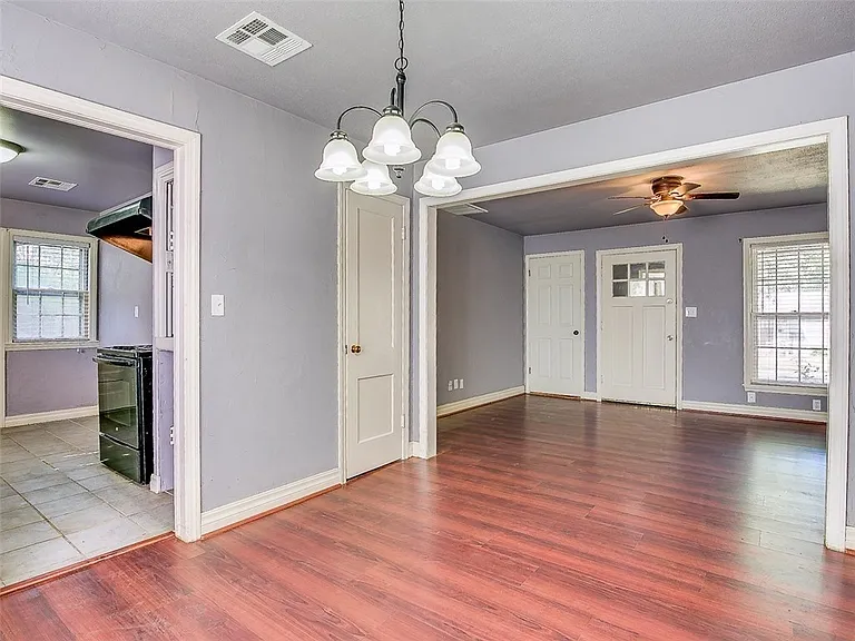 1836 Westchester Dr — Photo 2
