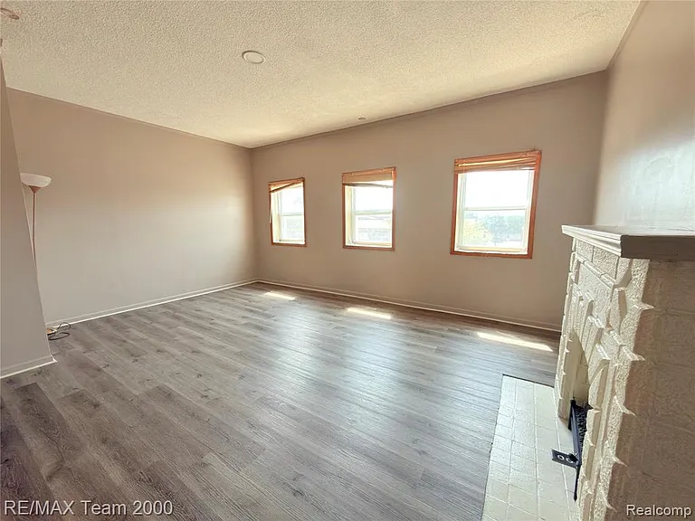 13134 W Warren Ave — Photo 4