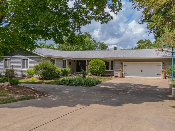 8264 Sunset Rd, Carlock, IL 61725