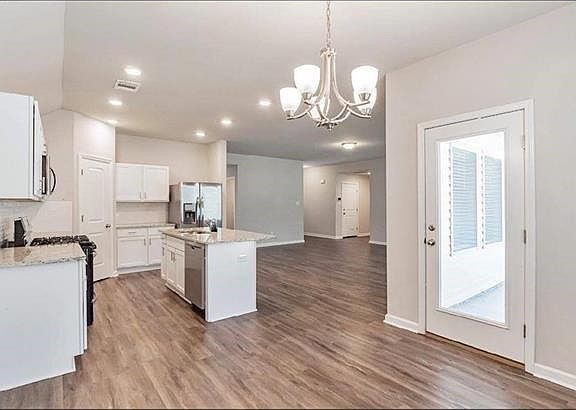 4th image of 75736 Rickelin Dr