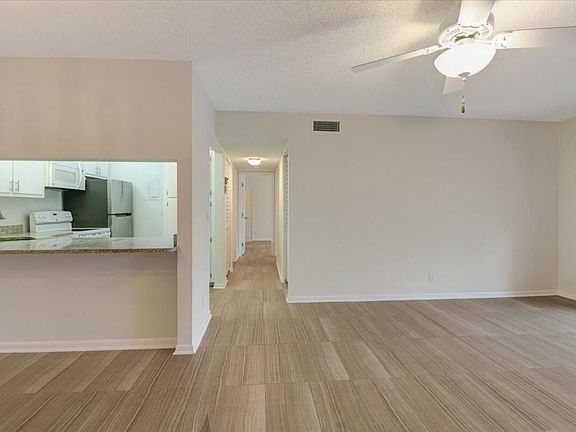 4th image of 812 Sky Pine Way APT G2