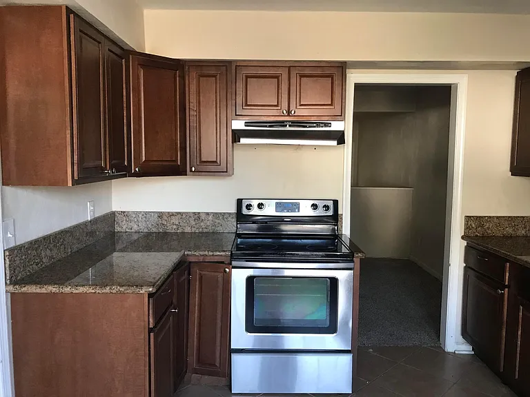 5601 Carisbrooke Ln — Photo 2