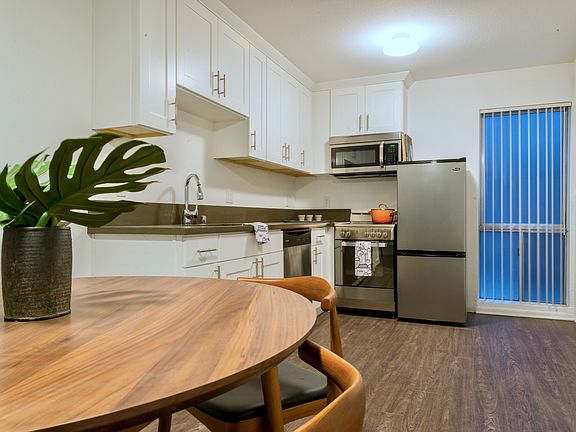 3rd image of 11853 Kling St APT 9