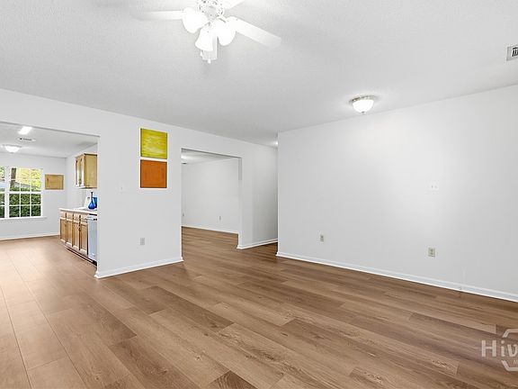 4th image of 1910 Linnhurst Drive