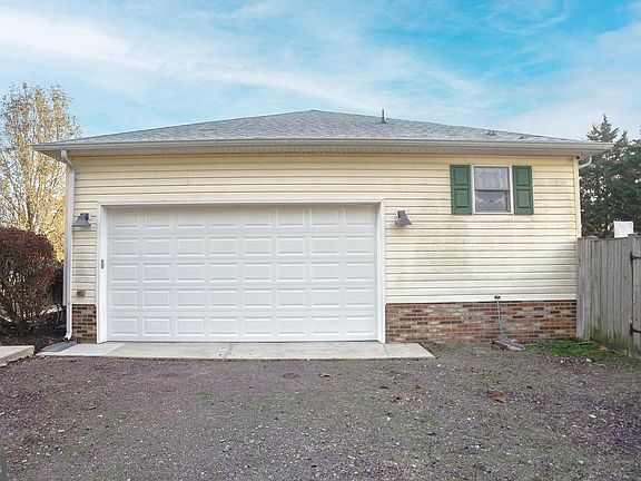 4th image of 43161 Rosalinds Dr