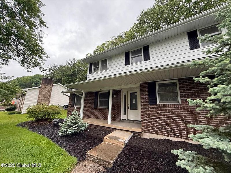 3rd image of 804 Rosewood Terrace
