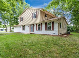 900 N Barker Rd, Brookfield, WI 53045