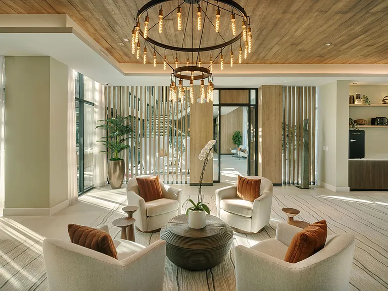 Town Chandler — Photo 10