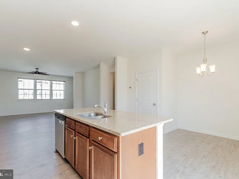 172 Drexel Ct — Photo 22