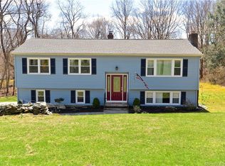 31 Hickory Ln, Shelton, CT 06484