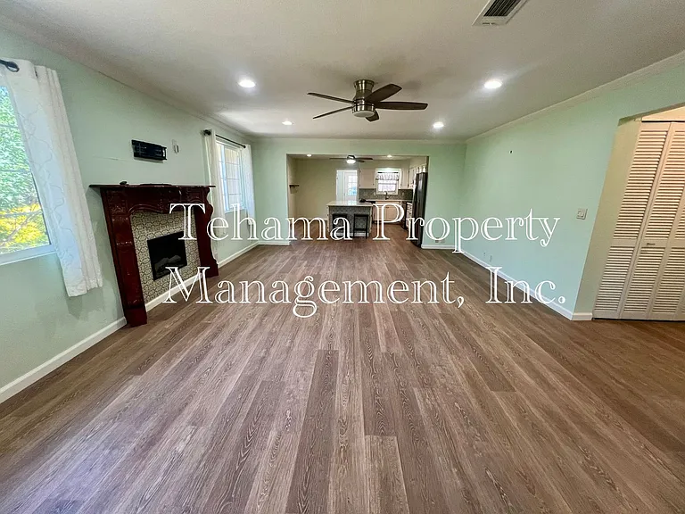 23353 Hamilton Ave — Photo 2