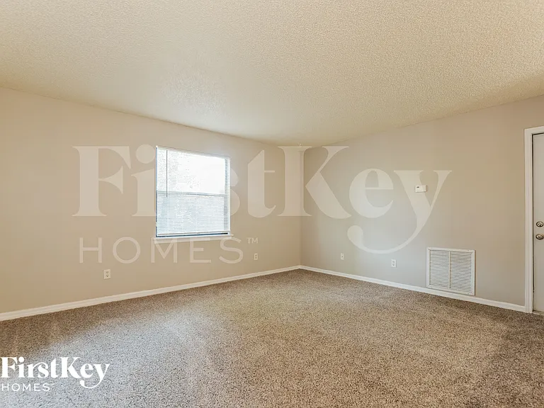710 Leeward Dr — Photo 11