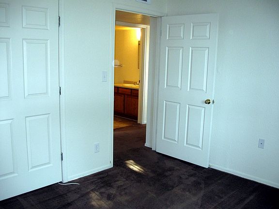 4th image of 902 E Centre Ave #129f53af6