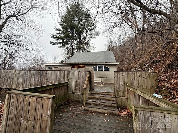 2nd image of 201 Mountain Vista Rd
