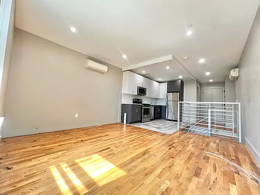 Rented by ERNY LLC | media 18