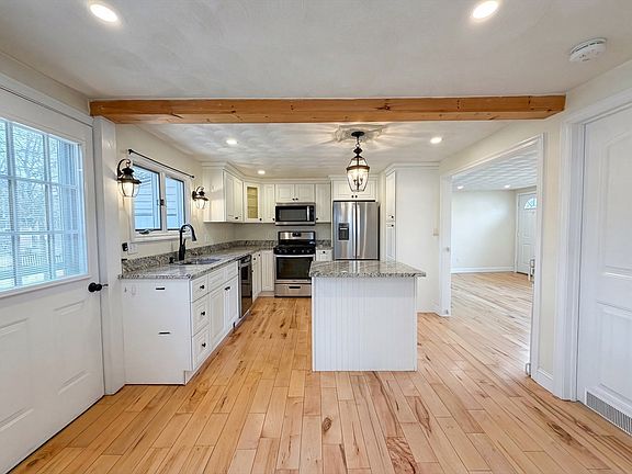 2nd image of 125 Burnham Rd