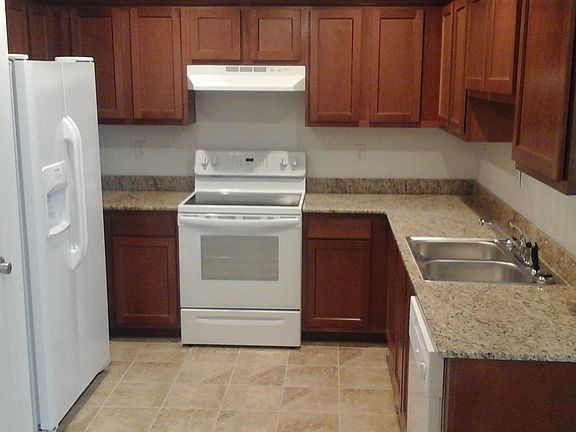 5th image of 1620 S Avenue G