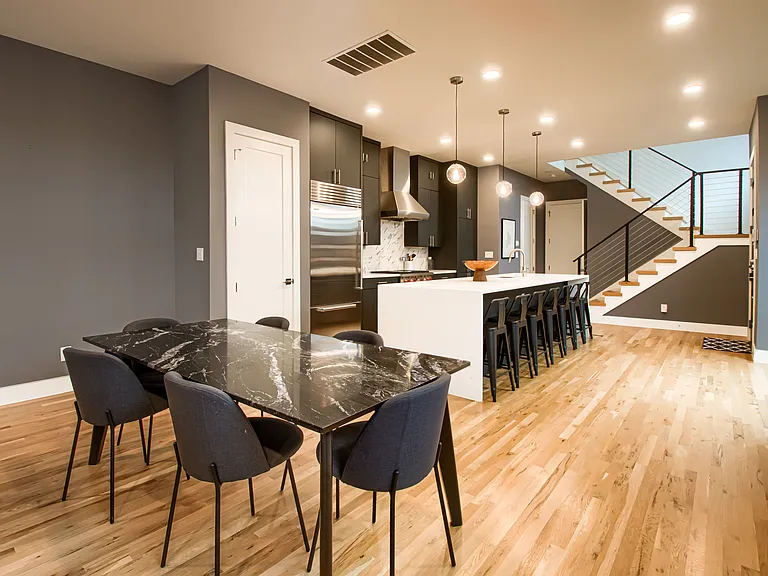 2329 Kirby St — Photo 8