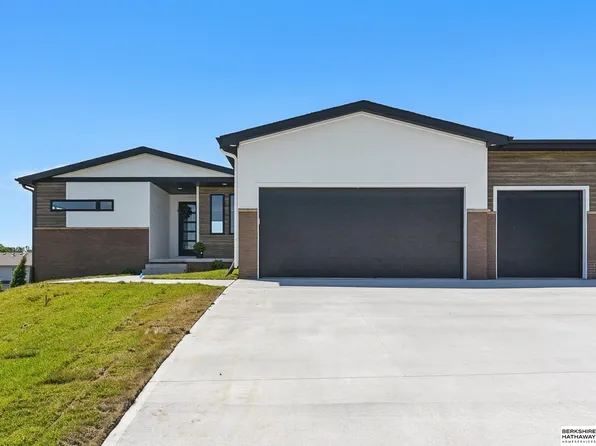 16951 Benjamin St, Bennington, NE 68007