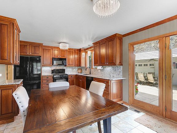4th image of 12849 W Playfield Dr