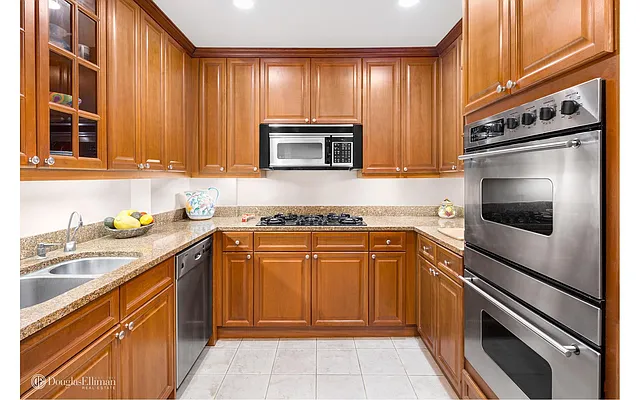 Rented by Douglas Elliman | media 7