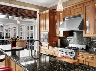 85 Memorial Rd APT 513, West Hartford, CT 06107