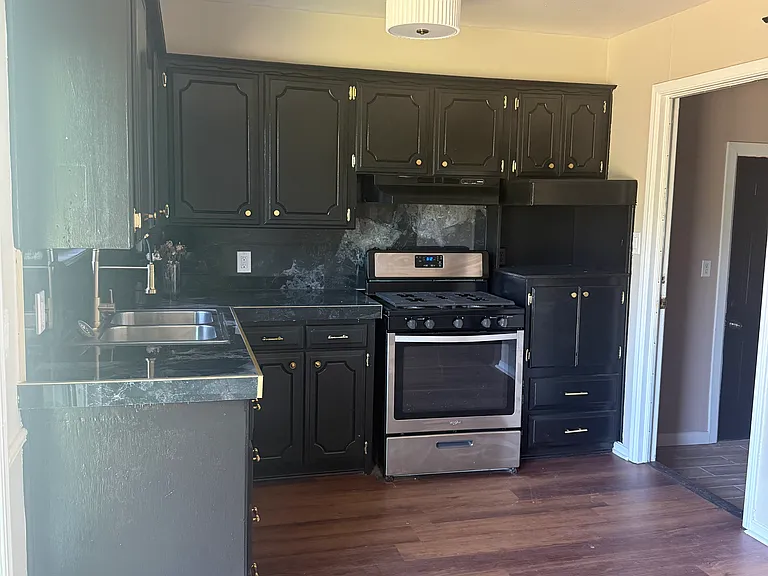 1304 Locust Dr — Photo 6